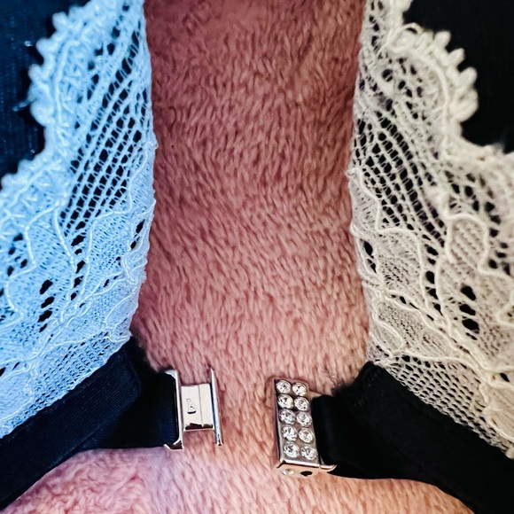 The Show Off La Senza Black/White Lace Covered Padded Open Front Bra Size 34B. - Picture 7 of 8